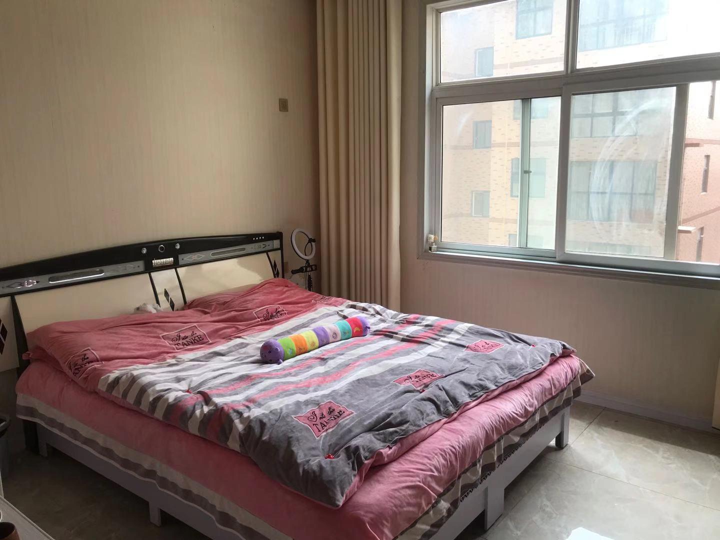 锦江大厦,精致一室公寓，交通方便，通暖气，干净整洁2