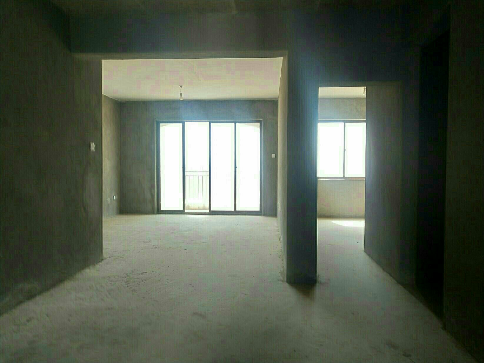 南疆坤城,坤城132平米，三室两厅两卫，房东诚心出售9