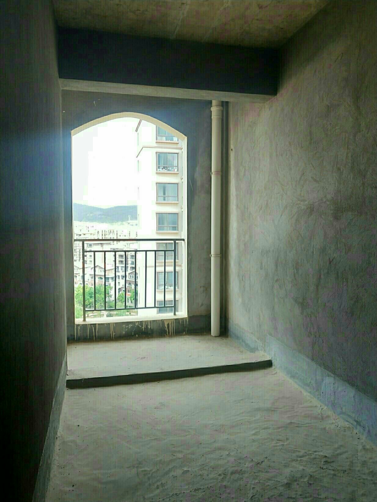 南疆坤城,坤城132平米，三室两厅两卫，房东诚心出售6
