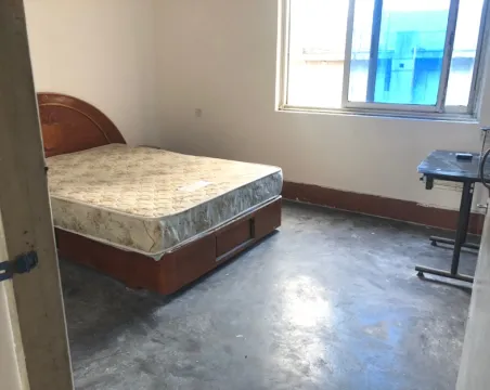人和大厦5室3厅2卫毛坯