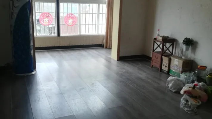 南庭丽景，震后多层，小区中心，适合居住