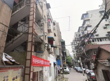 车站街-青山区红钢城青山区建设七路车站街消防队后面