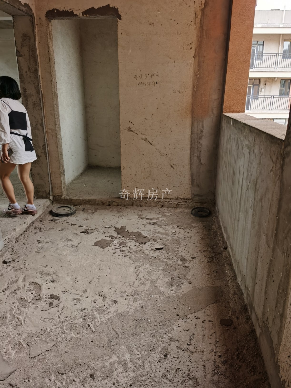 永丰国际,永丰国际标准五室，中空复试楼，带楼顶花园，电梯高层，房产证4