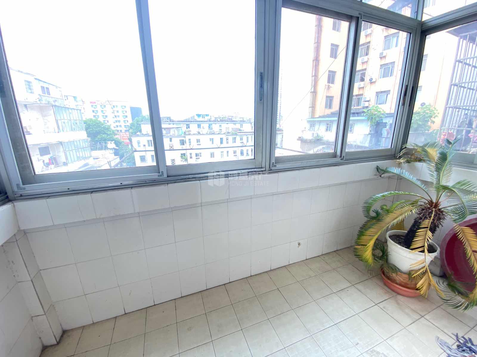 广润门三区8片,紧邻地铁口,经典小房型,仅售119万元8