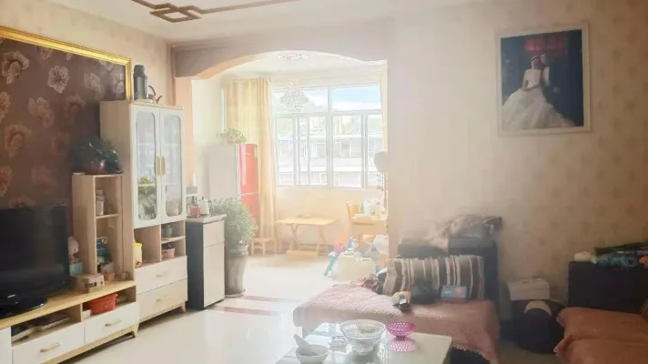 二水单位房 中间三楼 精装修带车位