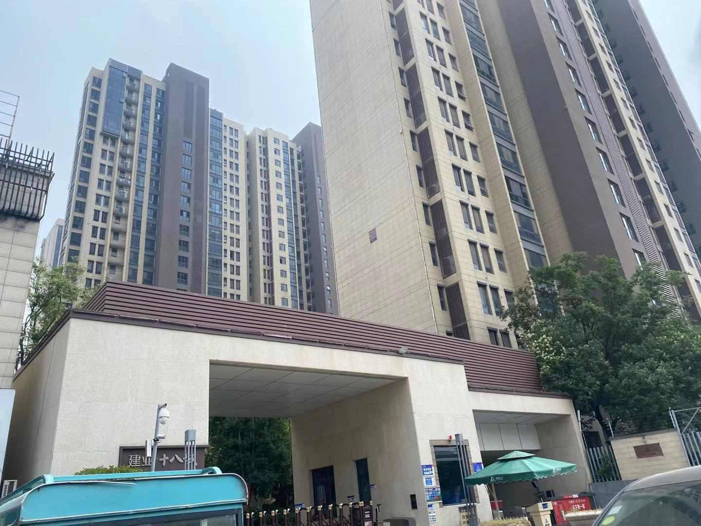 建业十八城二期,惊爆价,典藏复式,160万元,仅售两天12