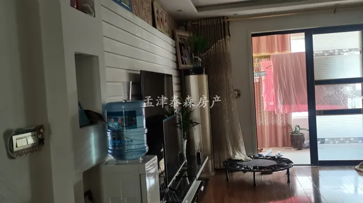 电梯小高层，南北通透，拎包入住带车库，没办证税费协商