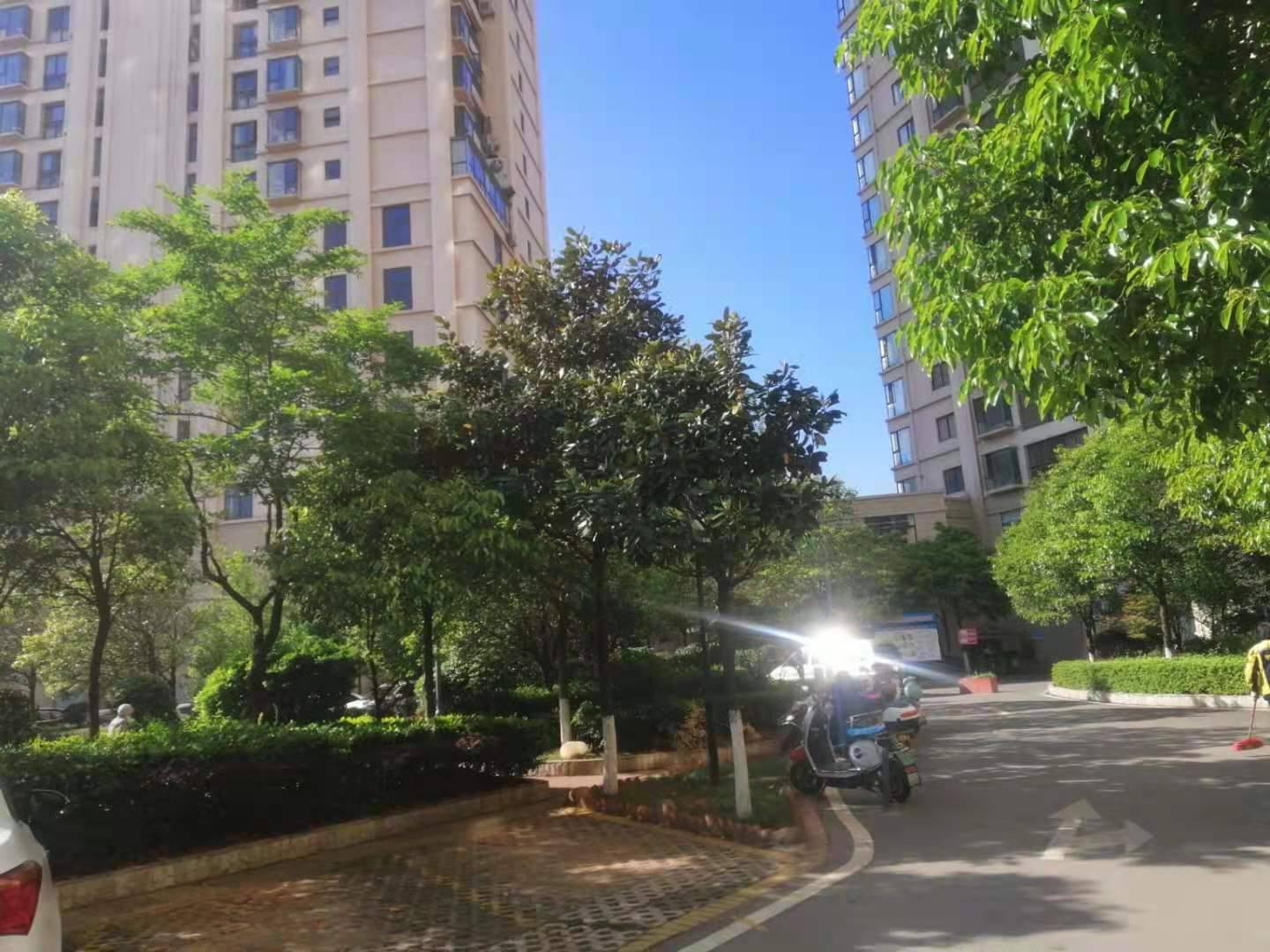 人和苑精装3室2厅1卫1阳台，交通便利，设施齐全-人和苑二手房价
