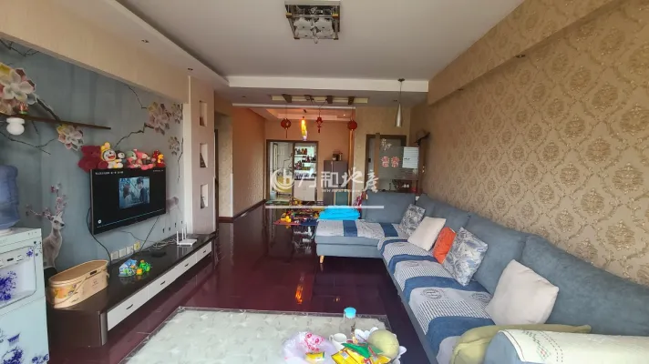 东方花园，城中心 拎包入住