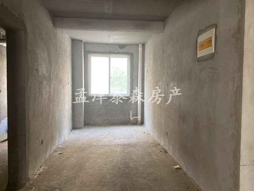 桂城小区,三室两厅两卫，税还未交，房东管办证，6