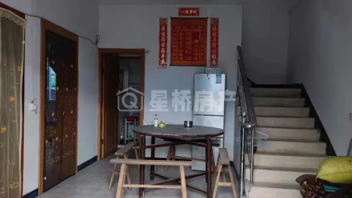独门独院两层半，前面带院子