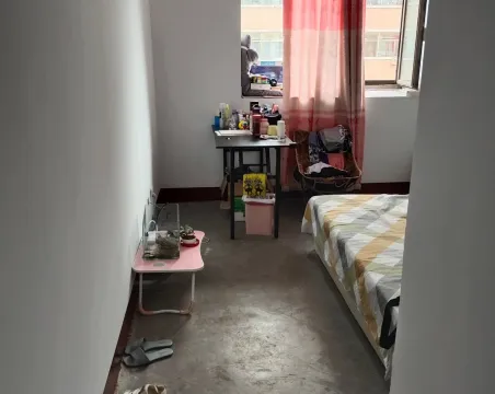 军兴北区3室2厅2卫朝南北毛坯