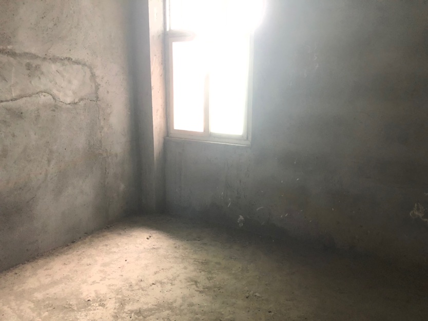 章华首府,体育广场对面电梯好户型，两室两厅两卫。5