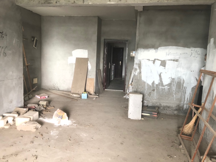 章华首府,体育广场对面电梯好户型，两室两厅两卫。12