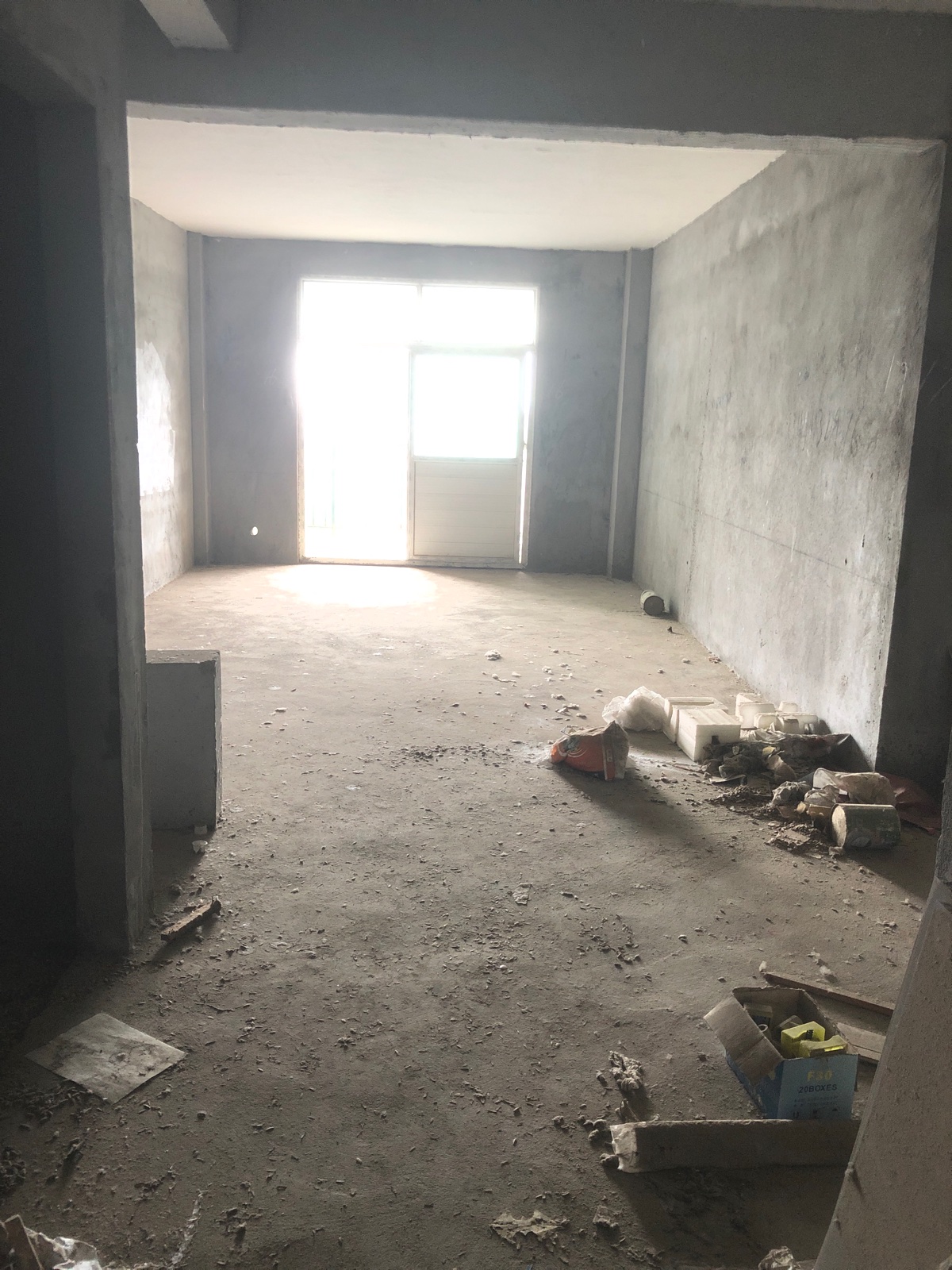 章华首府,体育广场对面电梯好户型，两室两厅两卫。14