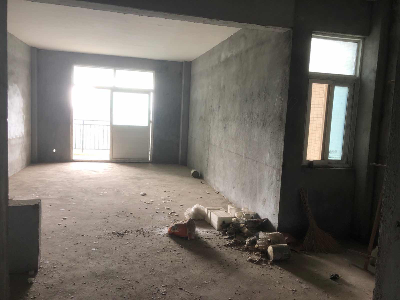 章华首府,体育广场对面电梯好户型，两室两厅两卫。13