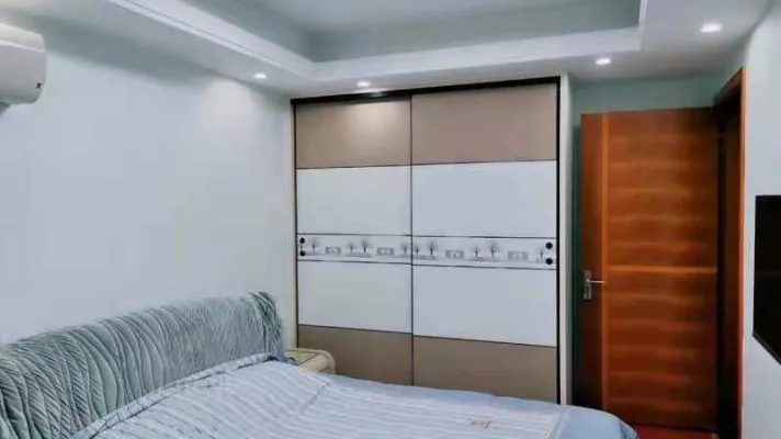 学府中央花园顶楼小公寓，提包入住。小产权。