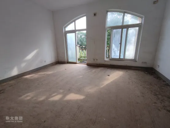 金鹰城圣爵菲斯4室2厅3卫朝南北毛坯房源图片