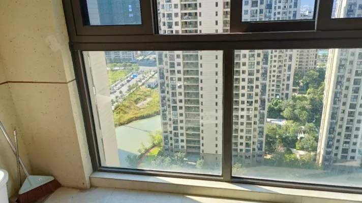 德信大悦湾清爽三室两厅两卫。