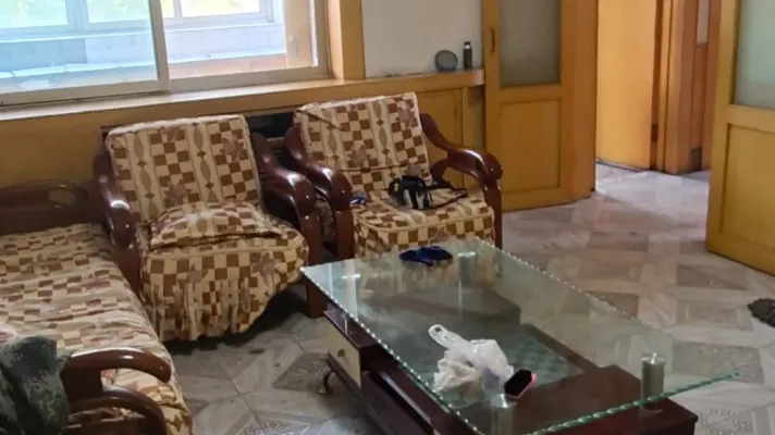 洪东小区简装两室一厅一卫，次顶层，阳煤职工可改名字