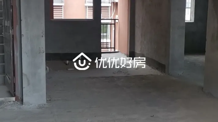 南北通透，阳光十足、送储藏间，采光效果很好，环境优雅。