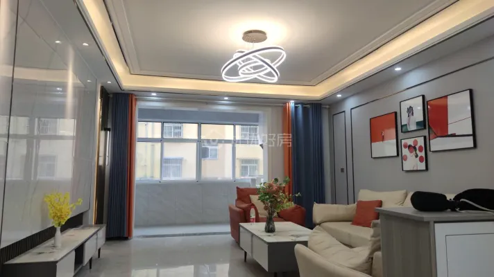 金色港湾精装修二楼住房房东出售，随时欢迎看房，送家具家电。