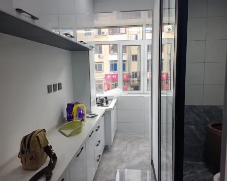 春明街2室1厅1卫朝南精装