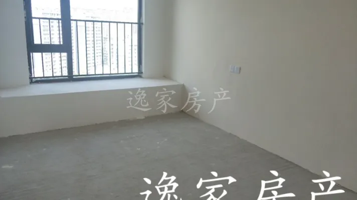 这房子带一个车位，面积比较大