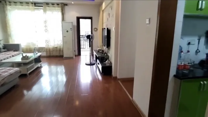 龙泉花苑精装修4房出售，拧包入住