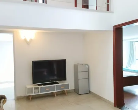 丹枫白露酒店公寓3室1厅1卫朝南精装