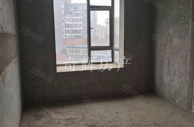 派华新都,派华新都3室1厅1卫，房产证齐全支持按揭，二月满两年3