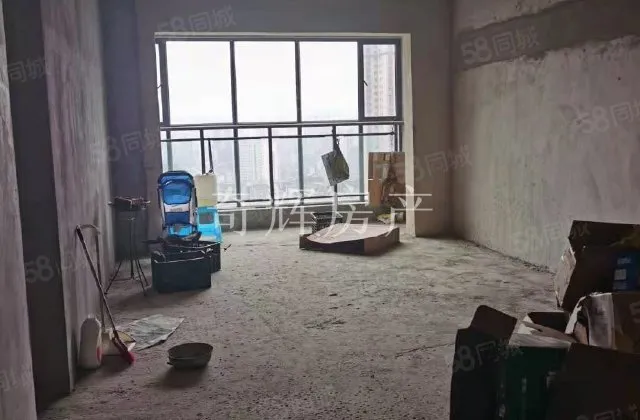 派华新都3室1厅1卫，房产证齐全支持按揭，二月满两年