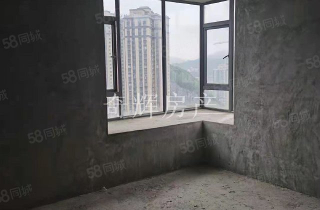 派华新都,派华新都3室1厅1卫，房产证齐全支持按揭，二月满两年4