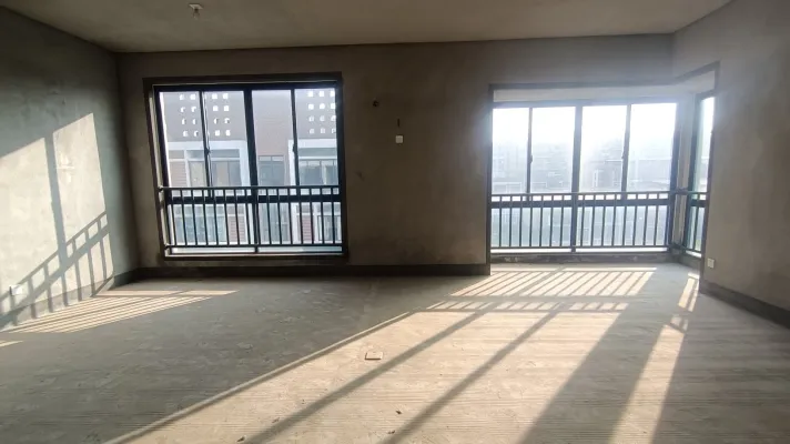 玉柴博望园复式楼，户型方正，采光好，大露台