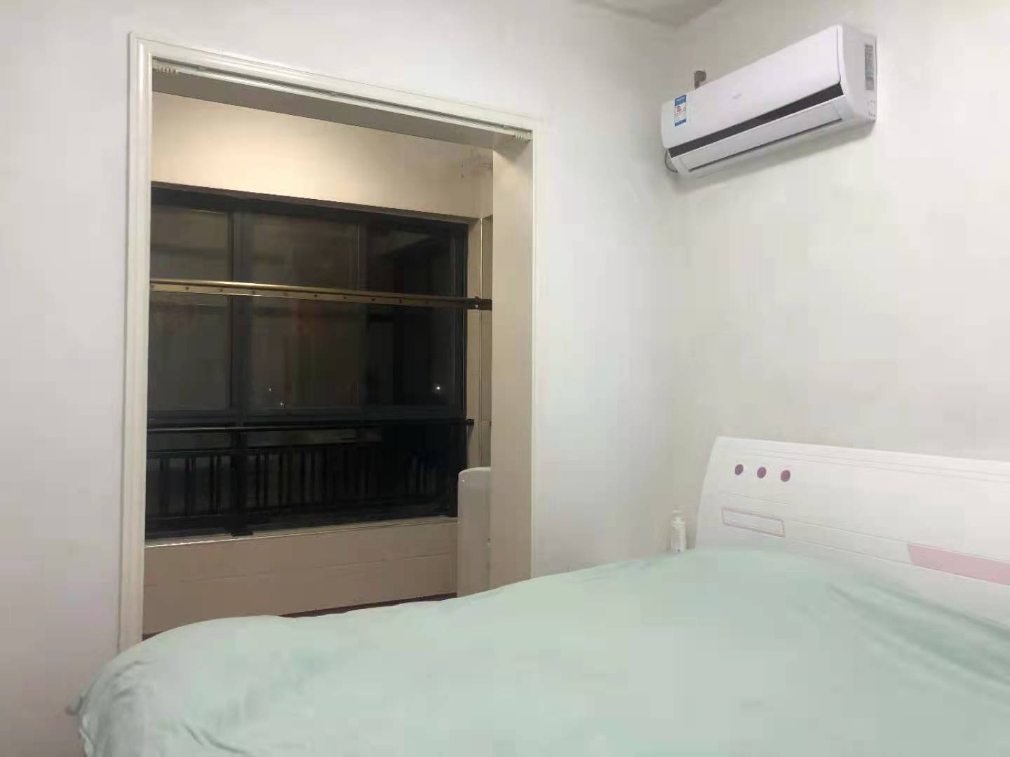 城东家园,精装爱居，拎包入住，正规一房一厅。2
