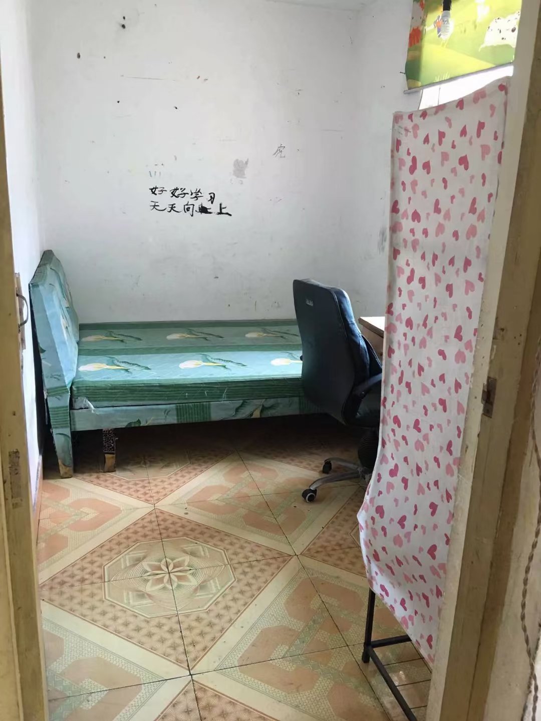 花渔路,花鱼洞实验一小学 区房步梯4楼产权齐全。4