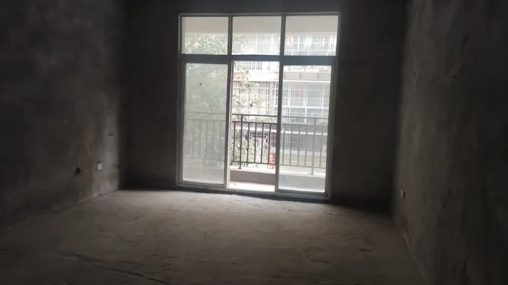 胜利小区花园式洋房毛坯，南师附中旁，有图有真像