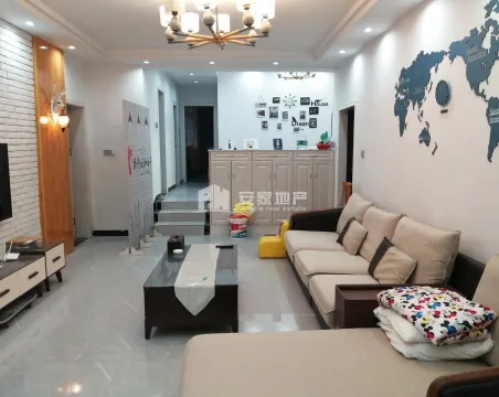 翡翠小区3室2厅2卫精装