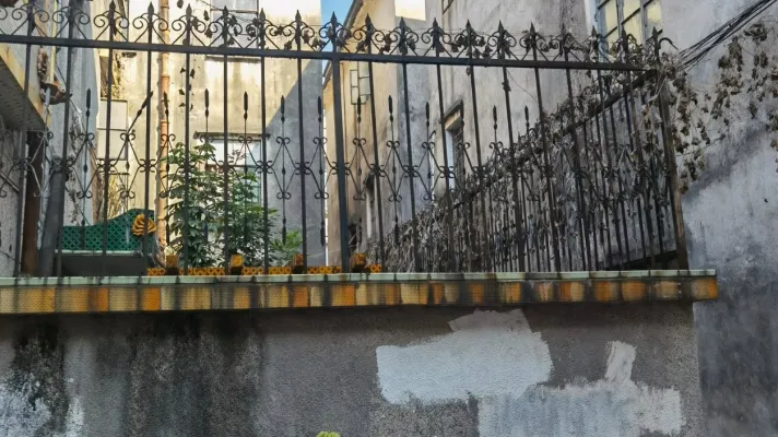 前后花园，前后街道，南北朝向，价格便宜，面积大