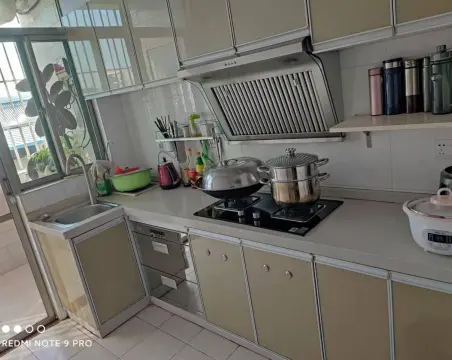 黄排小区4室2厅2卫精装