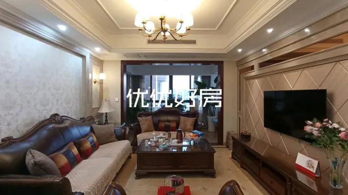 半山逸城中排4室豪装大户型出售
