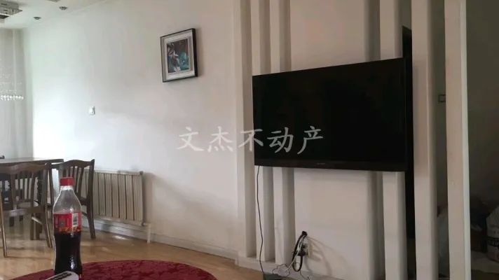 皓元小区，面积84平，两室两厅一卫，南北通透不把山，精装修