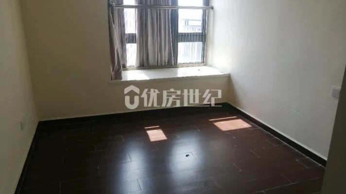 3室2厅2卫1阳台2800元/月超大阳台,周边配套齐全
