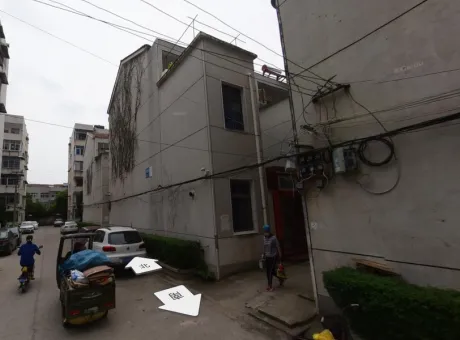 健康里-新洲区新洲古城大道与衡州大街交叉路口往北约130米