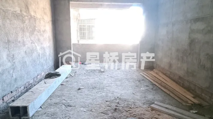 楼梯房5室楼下还带大厅 适合大家庭