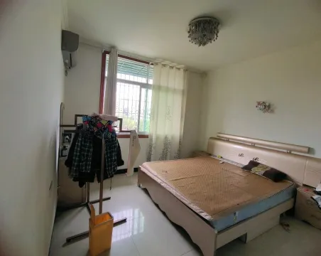 财富广场对面2室2厅2卫精装
