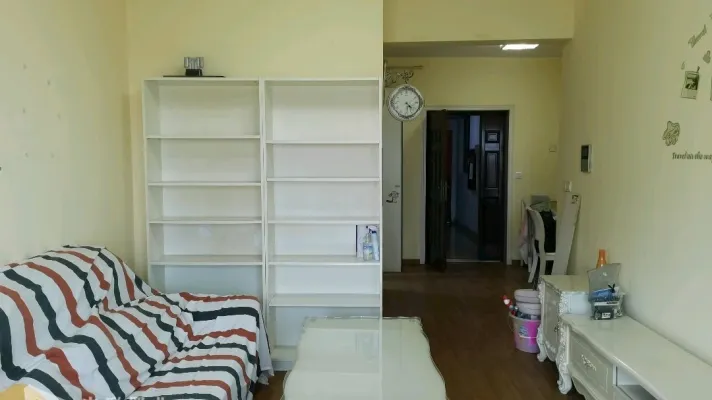 精装两室出租  临育才小学  近车站