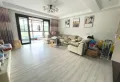 房子户型方正采光很好地段好出行方便精装修大三房10