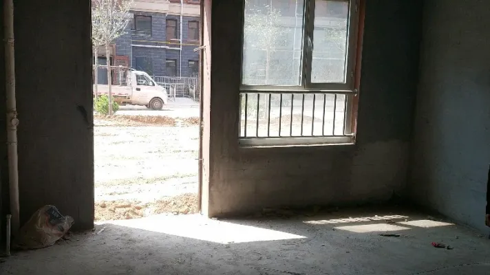 洋房一层，带前后花园100平，可顺带30多万，首付可分两年