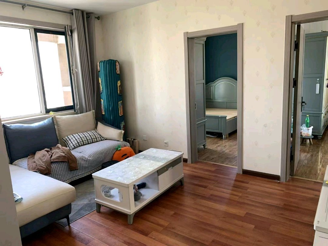 仁和公寓,万博东侧精装两室实木家具，诚心出售。1